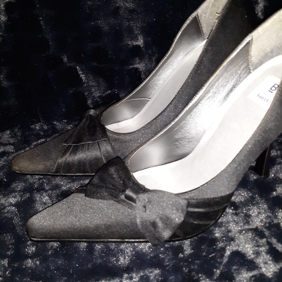 Bakers Black Bow Pumps size 9 - Picture 11 of 13